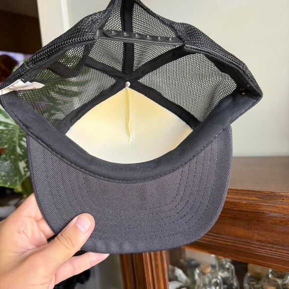 Vintage 80’s Two Toned Bud Light Spuds Mackenzie Snapback Trucker Hat - Picture 5 of 5